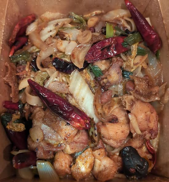 Spicy Chicken Stir-Fried Noodles(麻辣炸雞炒麵)